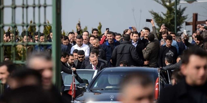 Erdo�an, cuma namaz�n� Hazreti Ali Camisi'nde k�ld�