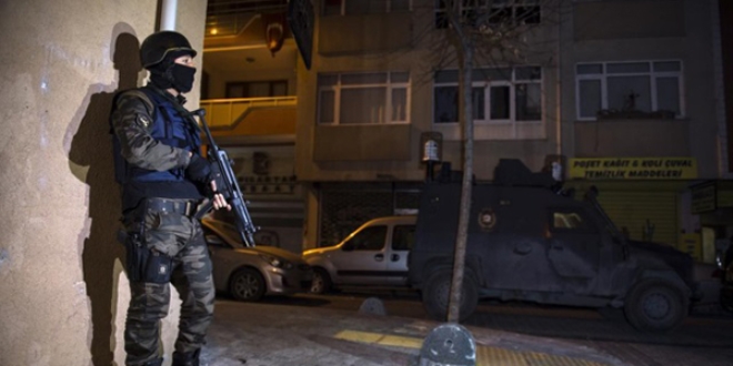 Özel harekat polisi, rezidanstaki adamı gözaltına aldı