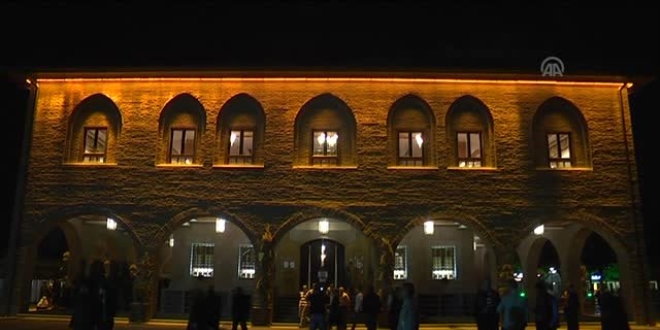 Ba�bakan Y�ld�r�m ilk teravih namaz�n� k�ld�