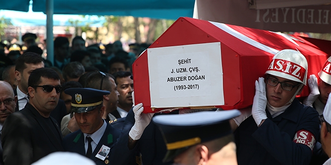 Şehit Uzman Çavuş gözyaşları arasında toprağa verildi