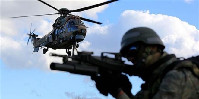 Bitlis'te bir ter�rist teslim oldu