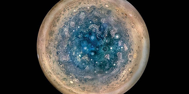 Juno Jüpiter'in kutuplarındaki dev kasırgaları görüntüledi
