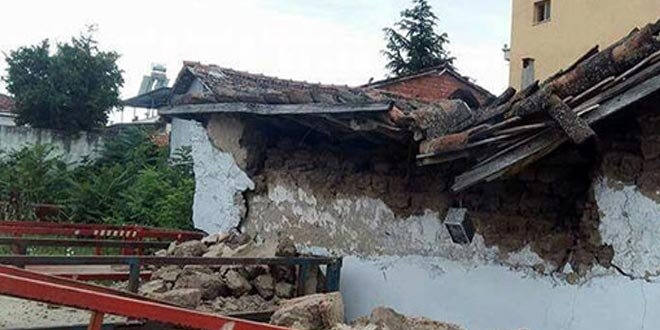 Gölmarmara Kaymakamı: 30 kerpiç evde hasar var