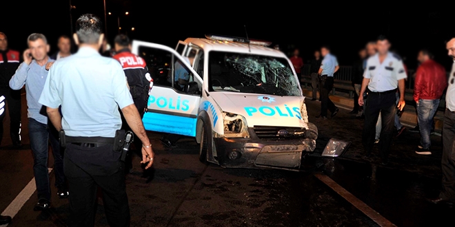 Antalya'da polis ekip otosuyla otomobil arpt: 1 l, 5 yaral