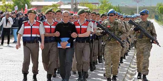 Darbecilerden ağız birliği