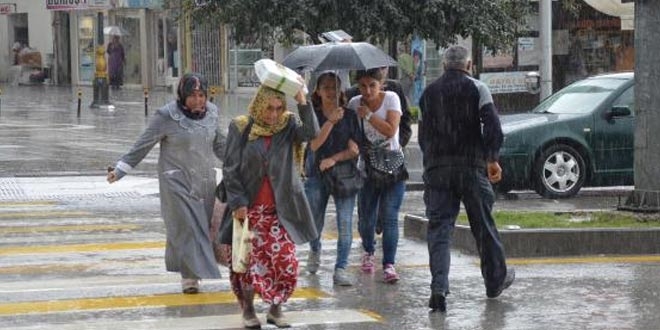 Çorum'da sağanak yağmur su baskınlarına neden oldu