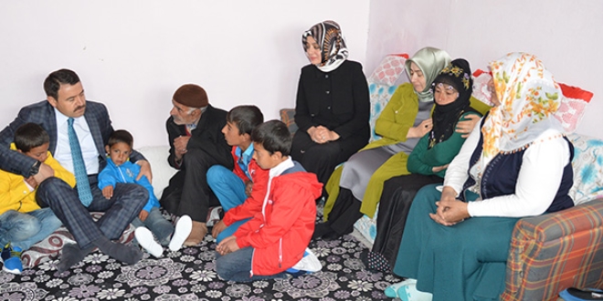 Ağrı Valisi Işın, şehit ailesini ziyaret etti