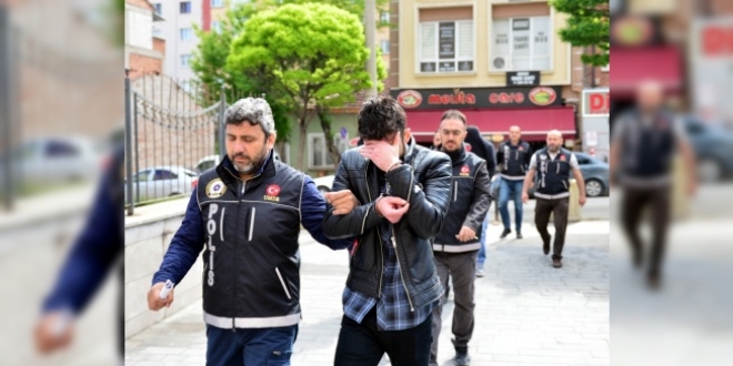 Uyuturucu sevkiyat yapan 3' renci 5 kii tutukland
