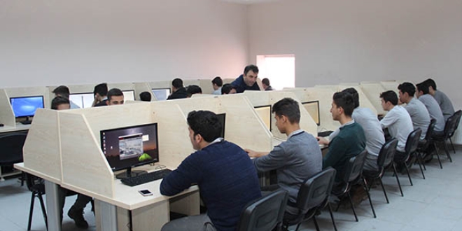 Bu okulun mezunlarına istihdam garanti