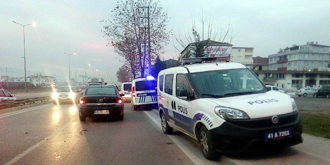 Polis aracı ile panelvan çarpıştı: 3 yaralı