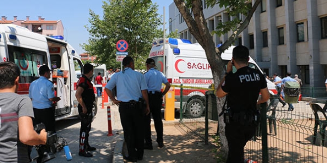 Adliye önünde silahlı kavga: 3 ölü