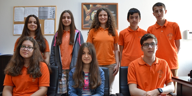 Aynı okuldan 8 sınav birincisi çıktı