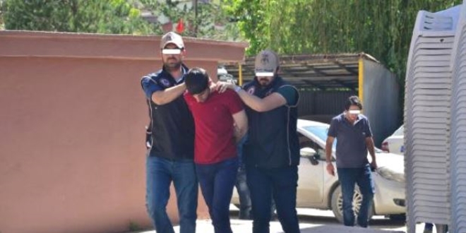 Hakkari'de teslim olan 2 PKK'l tutukland