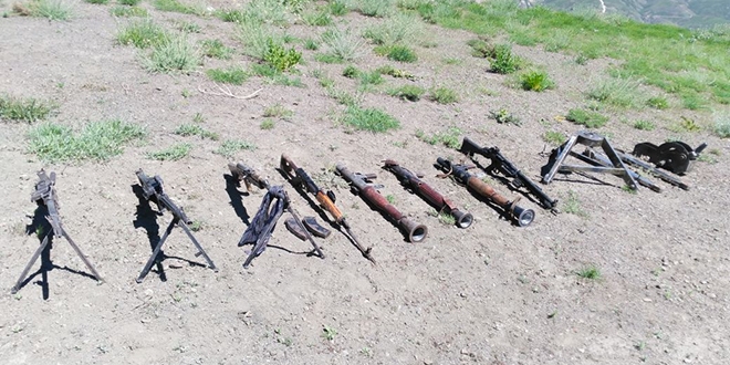 Hakkari'de ağıla saklanan silah ve mühimmat bulundu
