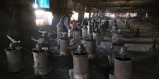 Bin dereceyi bulan f�r�n�n ba��nda oru� tutuyorlar