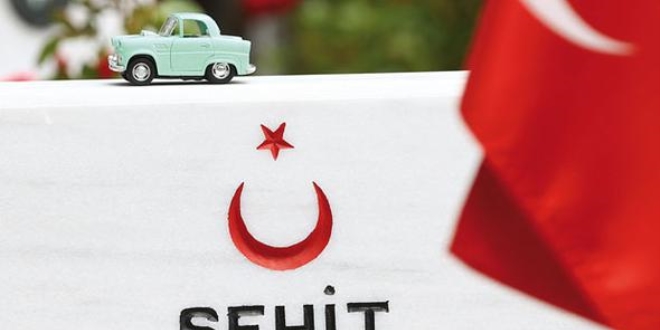 Şehit babaya oyuncak