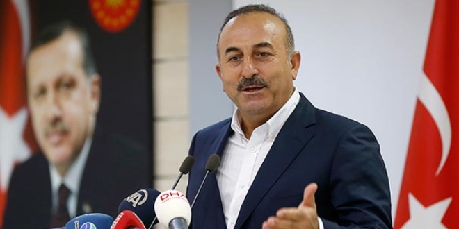Bakan Çavuşoğlu'ndan şehit ailesine ziyaret