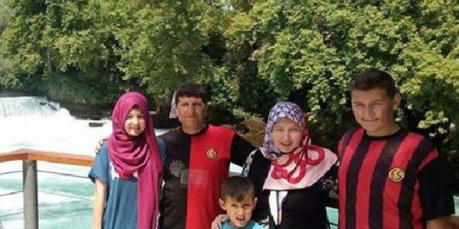 İlk aylık ücretini okulu için bağışladı