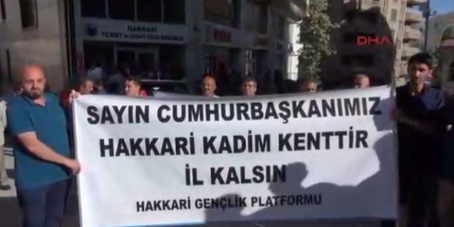 Hakkarililer 'il kalmak' için yürüyüş düzenlendi