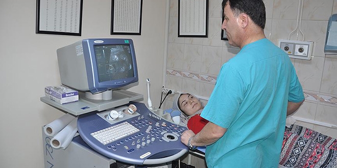 Ayağı gelişmeyen bebeğe anne karnında operasyon