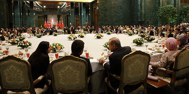 Erdoan, Cumhurbakanl personeliyle iftar yapt