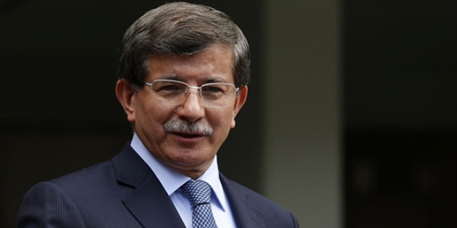 Davutoğlu: Trol çetesi, FETÖ taktiğini kullanıyor