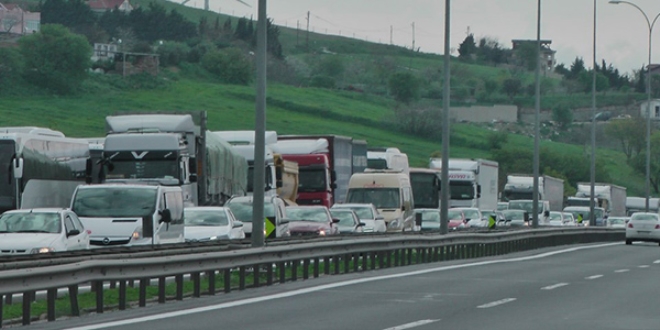 TEM'de kaza: Edirne istikameti trafie kapand