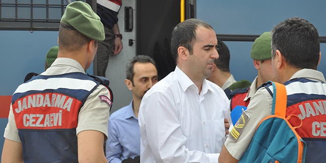 'Arada polislere sohbet yapardım'