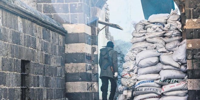 Hendekteki terör örgütüne ait silahlar Batı'dan