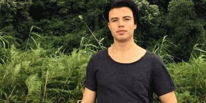 Evinde ölü bulunan doktor, toprağa verildi