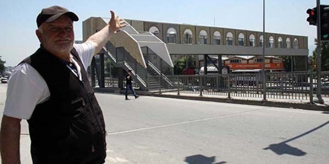 'Evimin i�i g�r�n�yor' diyerek �st ge�idi y�kt�rd�