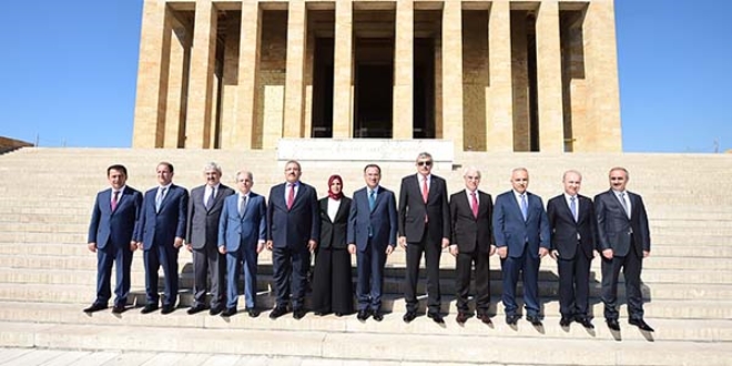 HSK üyelerinden Anıtkabir'e ziyaret