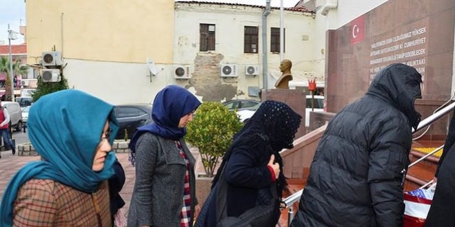 Erzurum'da kamu grevlilerinin de bulunduu 33 gzalt