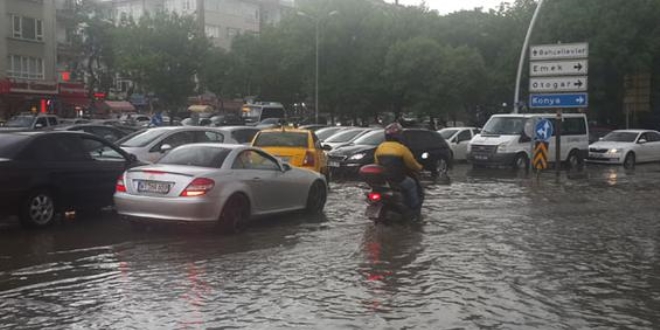 Ankara'da sağanak ve dolu etkili oldu