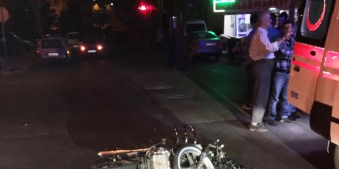 Polisin kullandığı motosiklet taksiyle çarpıştı: 1 yaralı