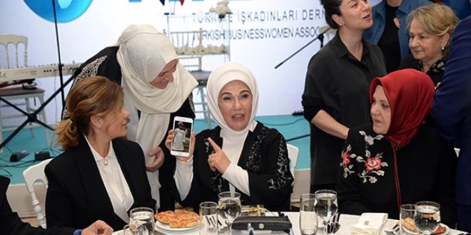 Emine Erdoğan: Batı merkezli siyasi hegemonya, çocuk haklarını bastırıyor