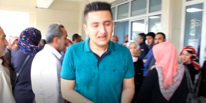 LYS'ye geç kalan adaylar gözyaşı döktü
