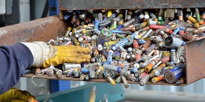 Tu�bal� ��renciler 380 kilogram at�k pil toplad�