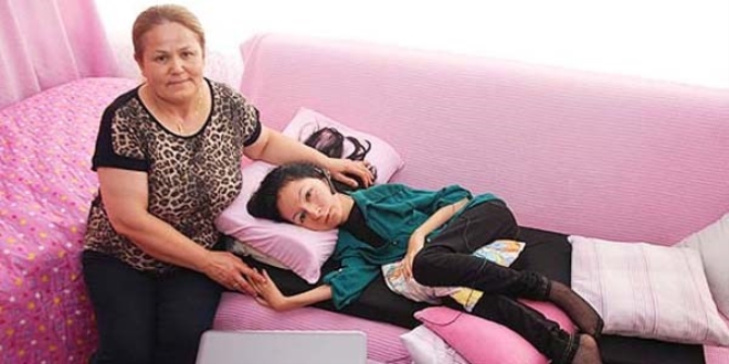 'Yaşamaz' dedikleri Hatice, 3 üniversite bitirdi