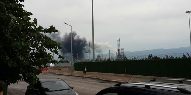 TÜPRAŞ'tan yükselen siyah dumanlar korkuttu