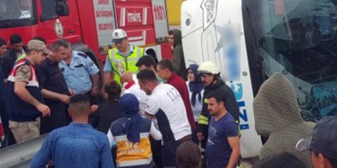 Şehit öğretmenin teyzesi ile eniştesi kazada yaralandı