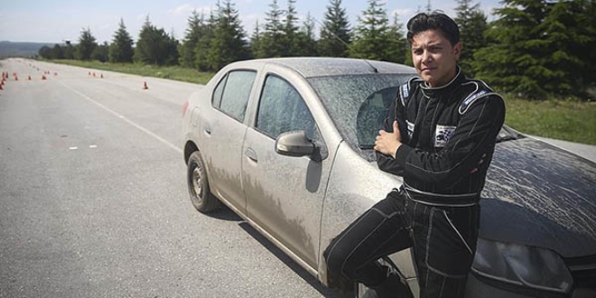 Ralli pilotu komiserin polis aracıyla yarışma hayali