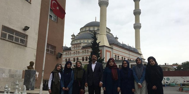 Veli, öğretmen, öğrenci iş birliği başarı getirdi