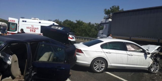 Elaz��'da trafik kazas�: 1 �l�, 4 yaral�