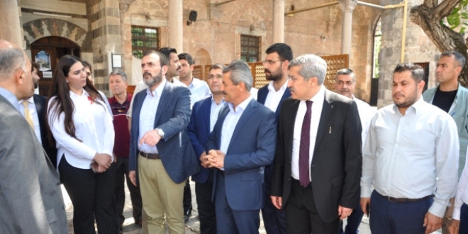 AK Parti sözcüsü Ünal'dan şehit ailesine ziyaret