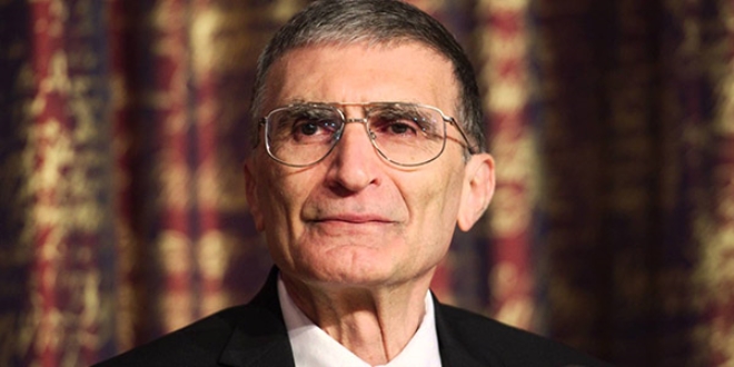 Aziz Sancar: Politika ile uğraşmayın, ilim yapın