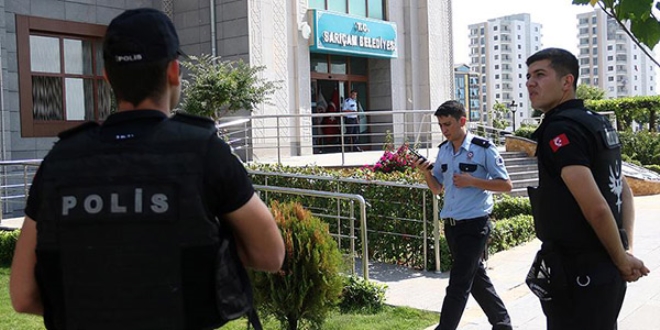 Adana'da belediyede rehine alarmı