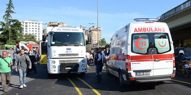 Metrobüs kazasında şoför hayatını kaybetti