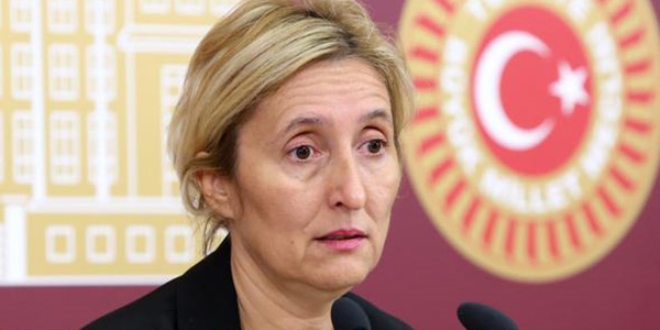 Sosyal medya eski vekilin deprem tweet'ini konuşuyor