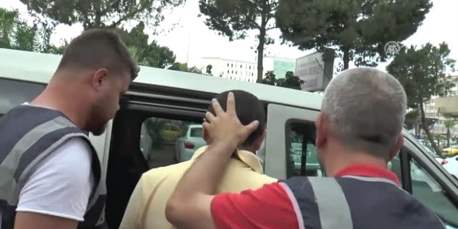 Eve ge� gelen 13 ya��ndaki karde�ini d�verek �ld�rd�